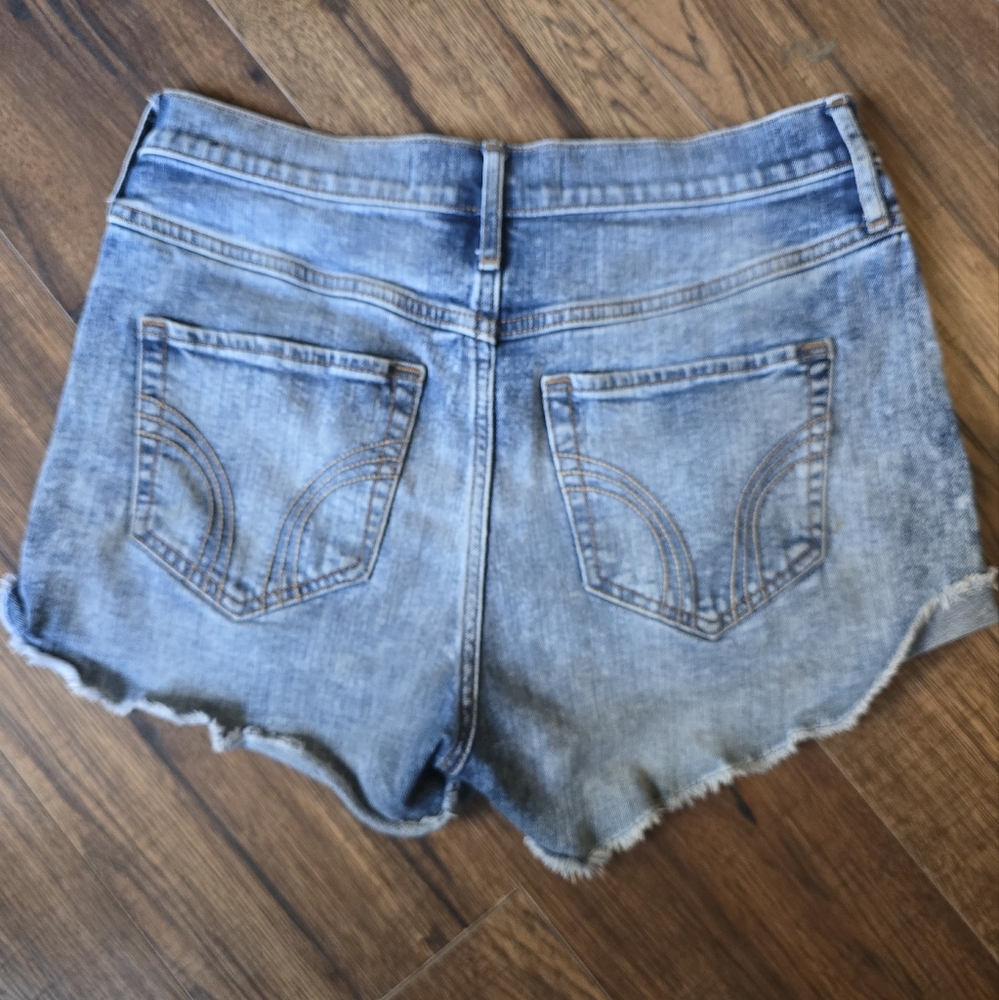 Hollister High-rise Shorts - Picture 2 of 3